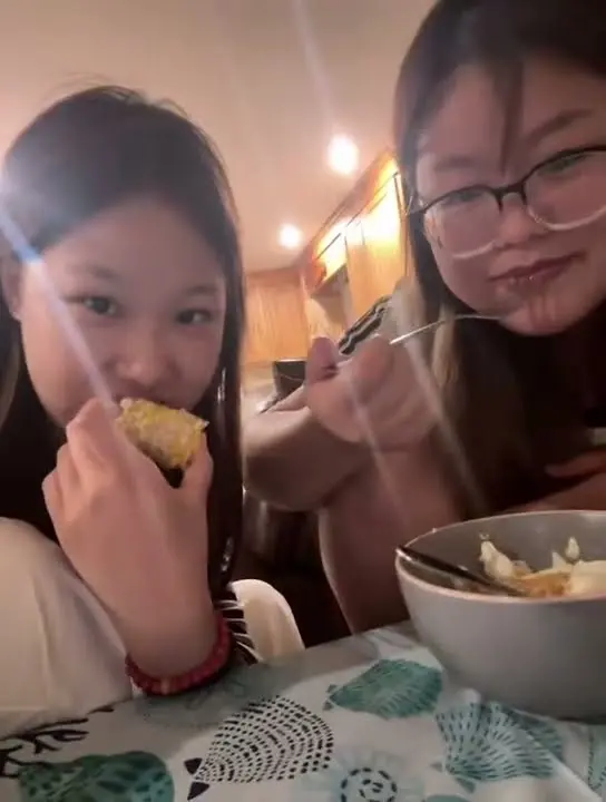 Qin Xiaohan – Kein Tourist, sondern ein Sommer in den USA https://www.youtube.com/@IEC_exchange